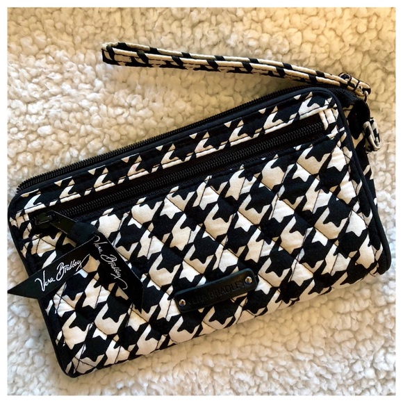 Vera Bradley Handbags - VERA BRADLEY Black White Houndstooth Wristlet